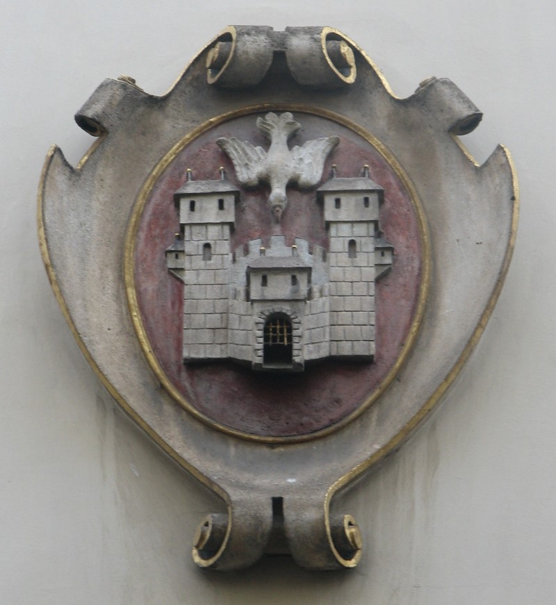 Grb Maribora na fasadi Viteške dvorane iz leta 1890. Foto: Aleksander Hribovšek, 2008.