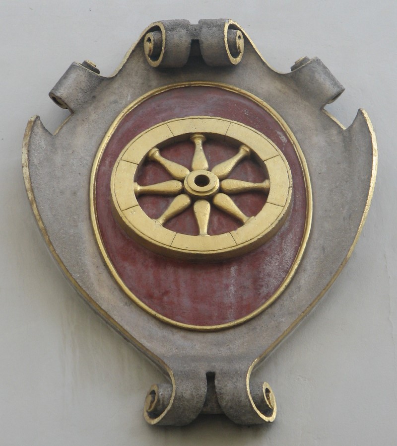 Grb Radgone na fasadi Viteške dvorane iz leta 1890. Foto: Aleksander Hribovšek, 2008.