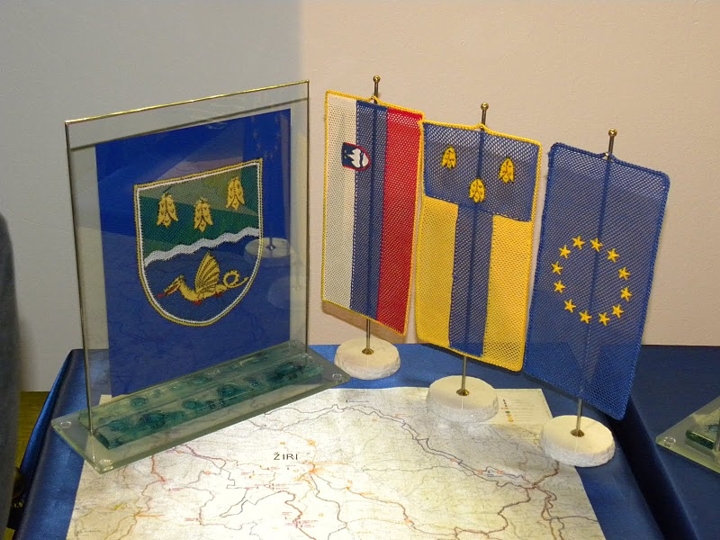 Grb Žirov, Slovenija. Foto: Tanja Mlinar.