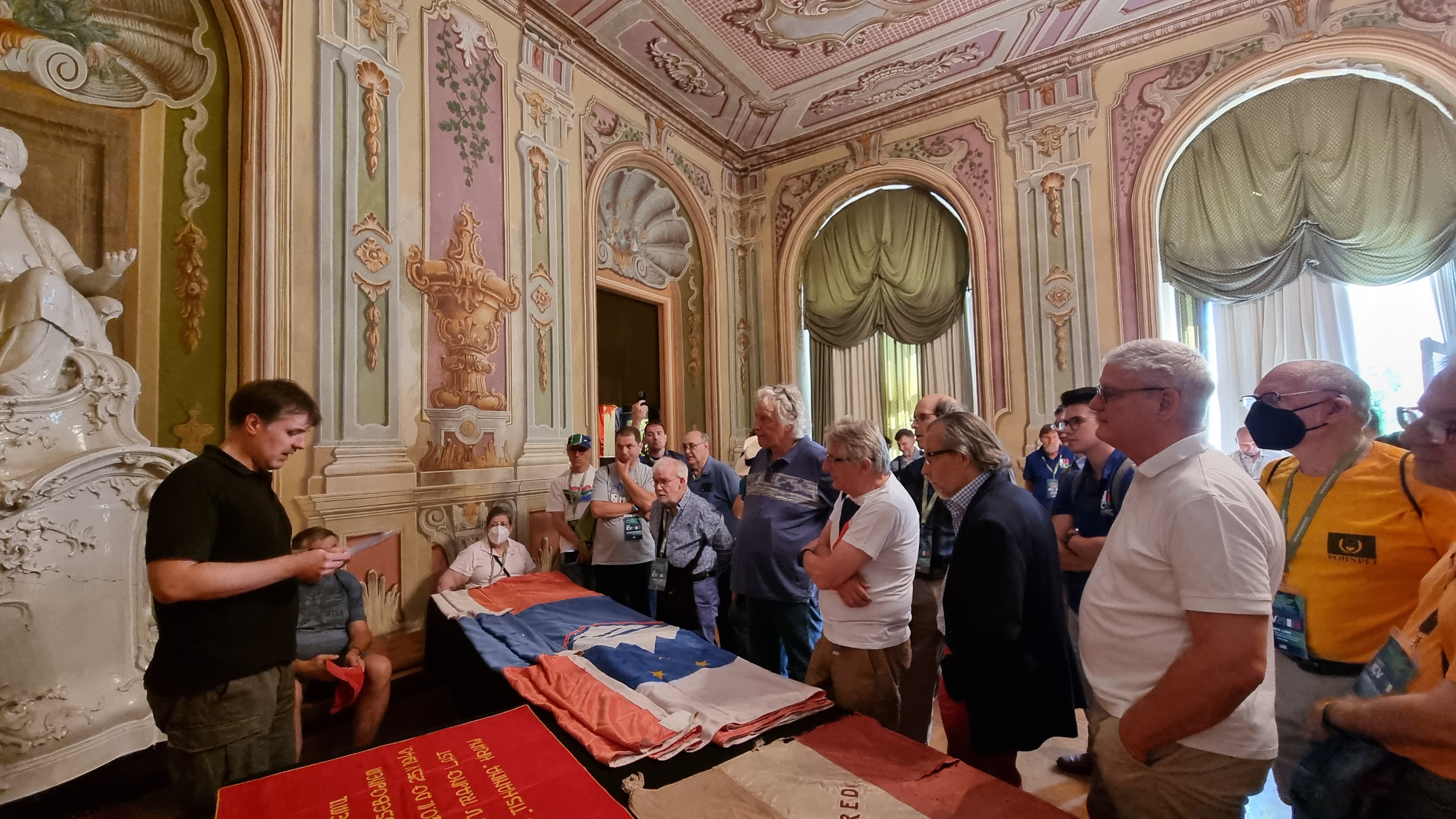 Kustos Marko Ličina in zbirka zastav v Muzeju novejše zgodovine Slovenije. | 29. Mednarodni kongres zastavoslovja v Ljubljani, 13.7.2022. Foto: Anže Hobič.