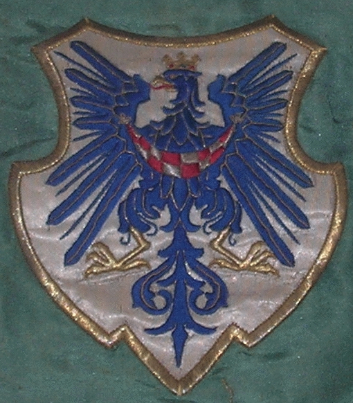 Grb Kranjske na praporu Društva ljubljanskih ostrostrelcev, v sklopu stalne razstave Mestnega muzeja Ljubljana, Obrazi Ljubljane. Izdelal ga je Avgust L. Buchmeier na Dunaju leta 1862. Foto: Aleksander Hribovšek, 2007.